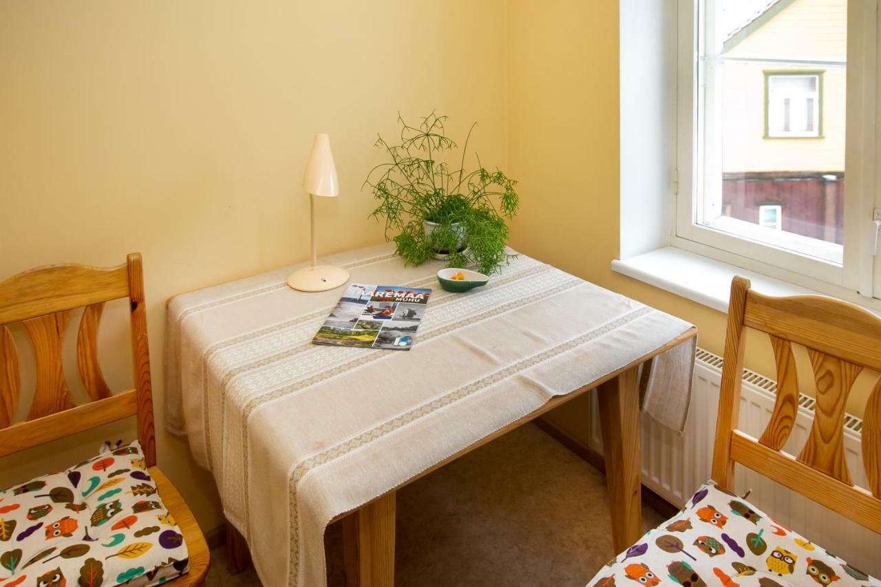 Guesthouse Laurits Kuressaare Extérieur photo